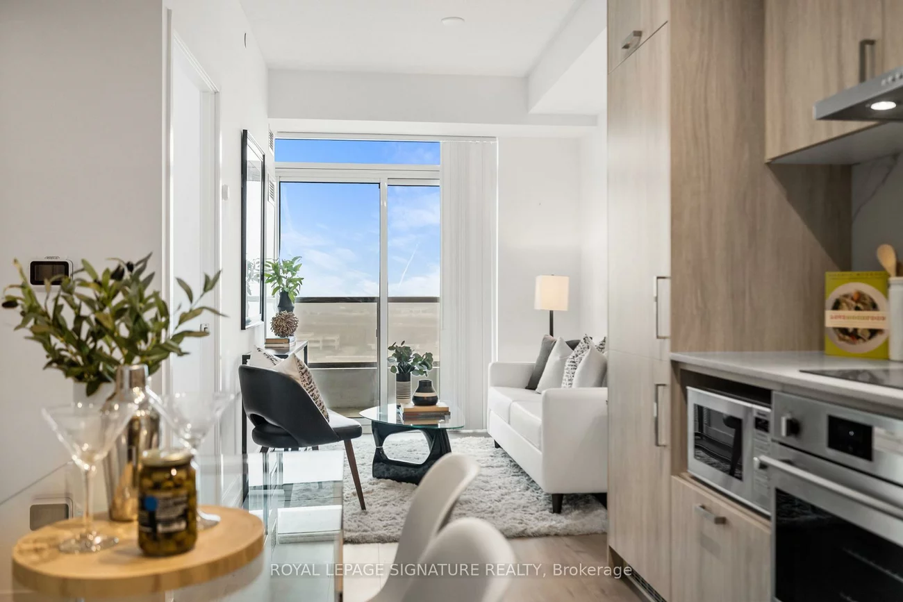 60, Honeycrisp, Vaughan Corporate Centre, Vaughan