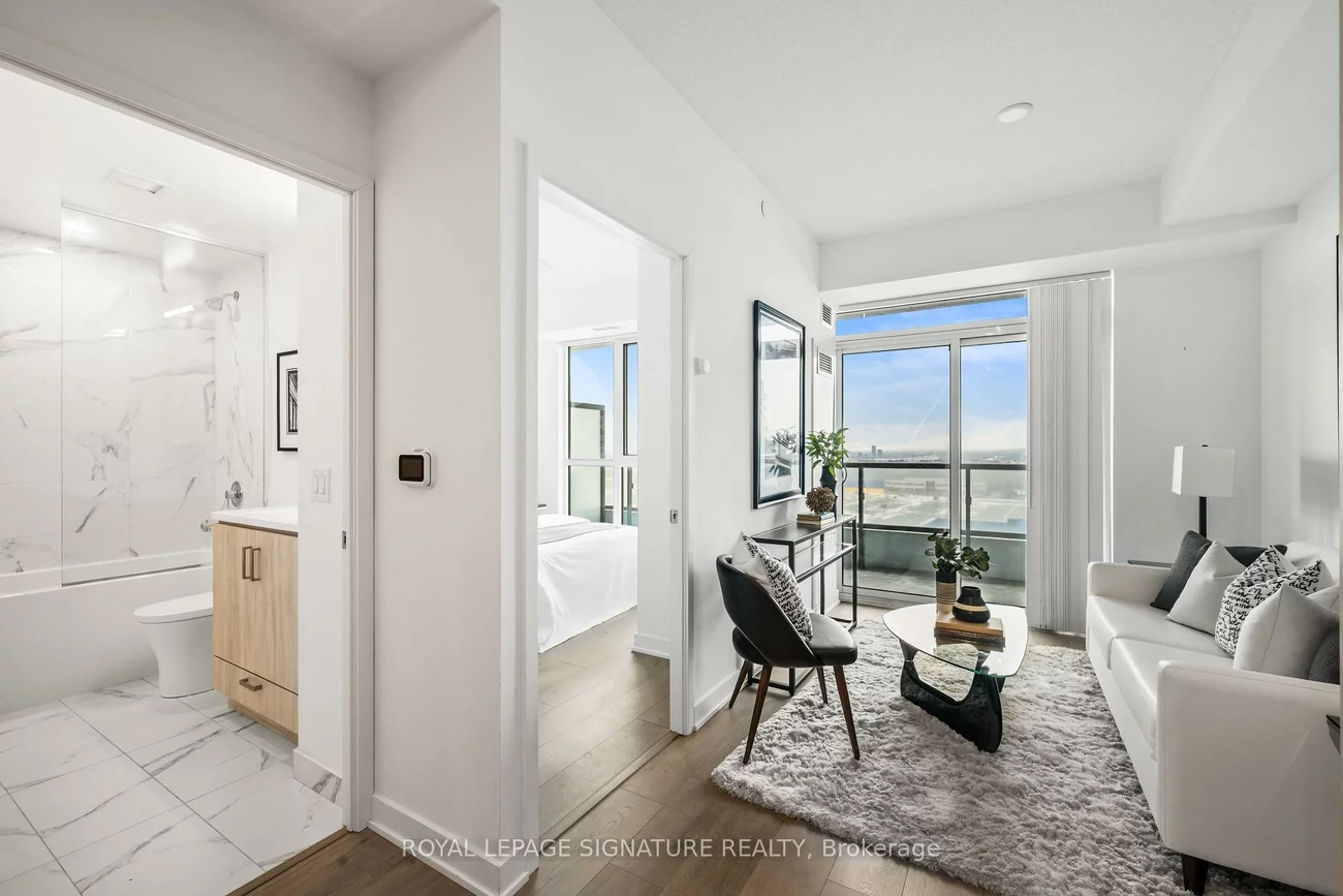 60, Honeycrisp, Vaughan Corporate Centre, Vaughan