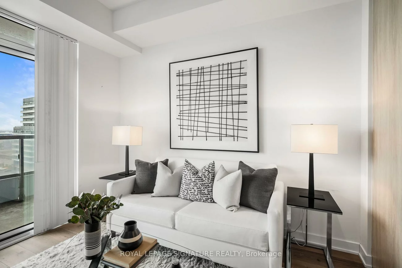 60, Honeycrisp, Vaughan Corporate Centre, Vaughan