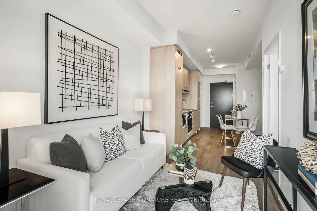 60, Honeycrisp, Vaughan Corporate Centre, Vaughan