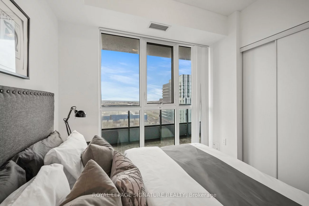 60, Honeycrisp, Vaughan Corporate Centre, Vaughan