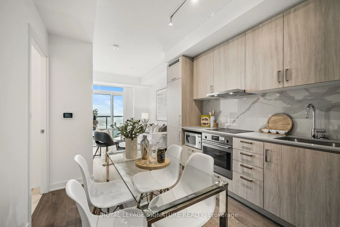 60, Honeycrisp, Vaughan Corporate Centre, Vaughan