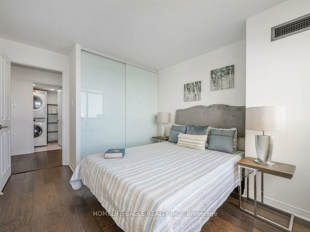 7250, Yonge, Crestwood-Springfarm-Yorkhill, Vaughan