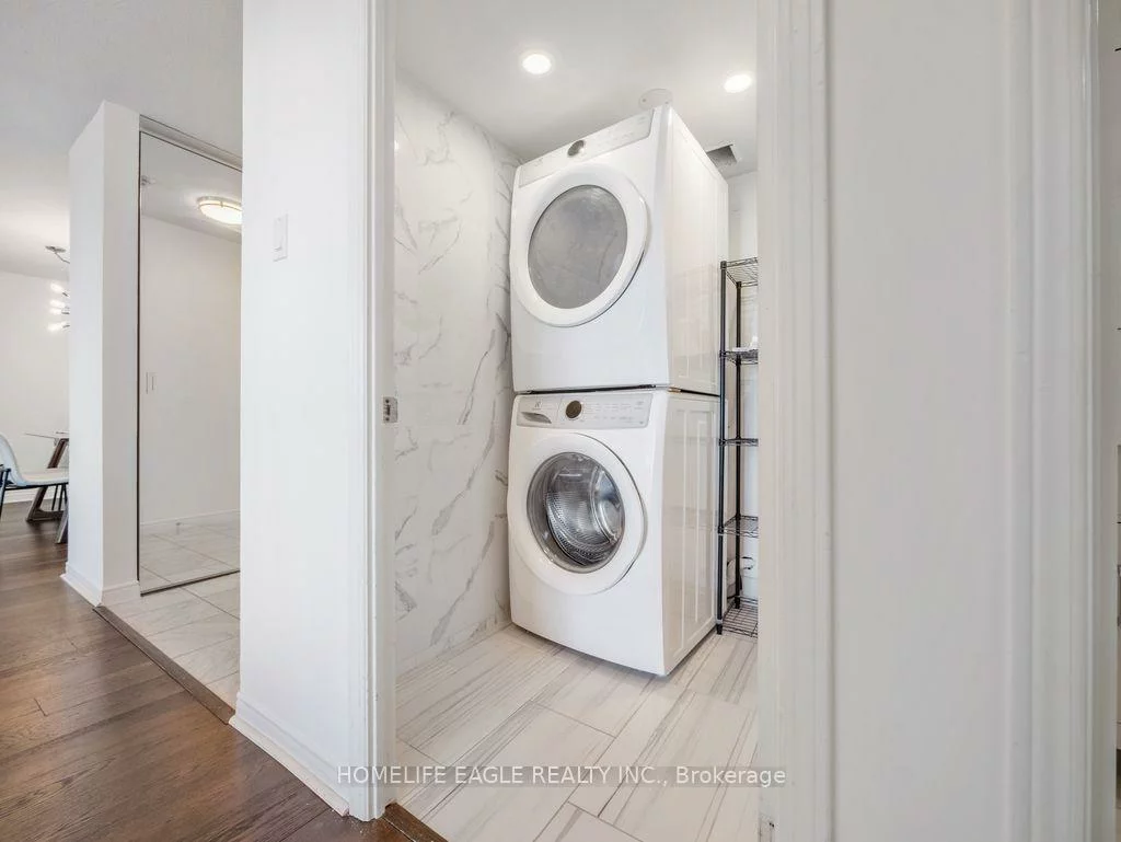 7250, Yonge, Crestwood-Springfarm-Yorkhill, Vaughan