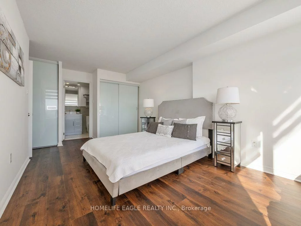 7250, Yonge, Crestwood-Springfarm-Yorkhill, Vaughan