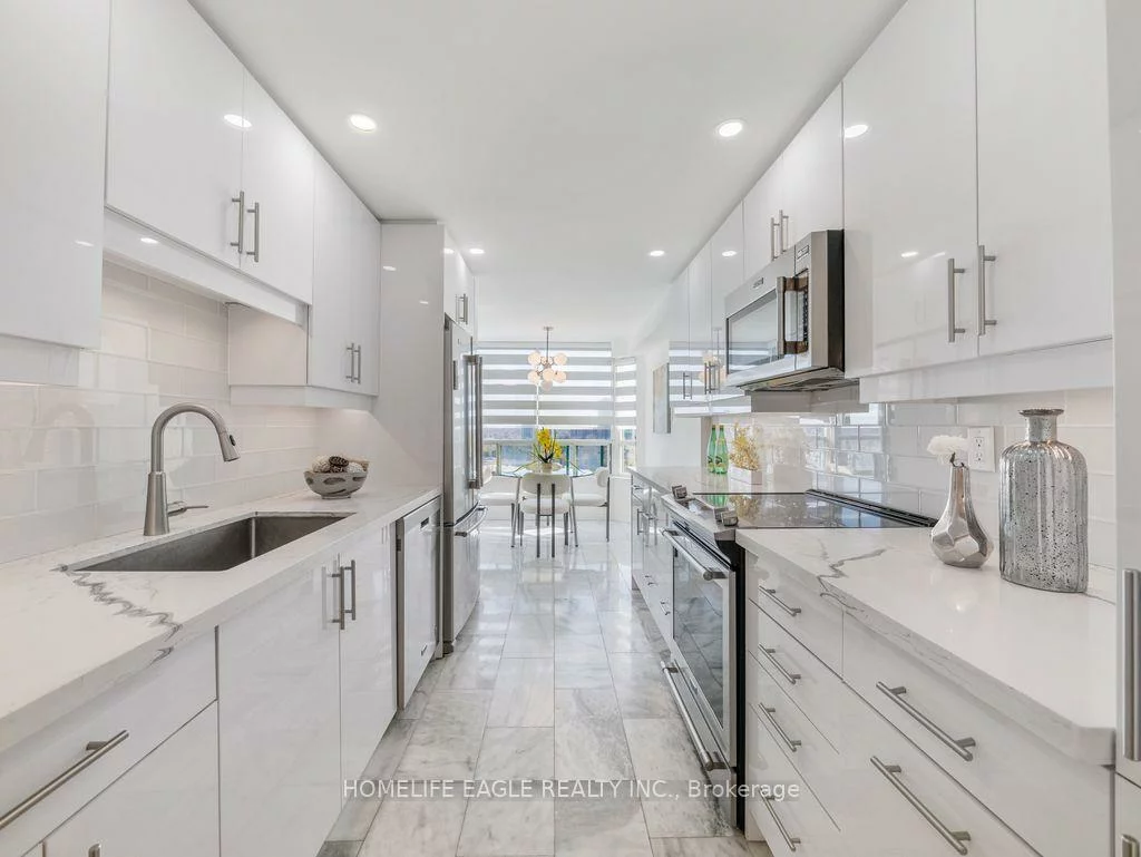7250, Yonge, Crestwood-Springfarm-Yorkhill, Vaughan