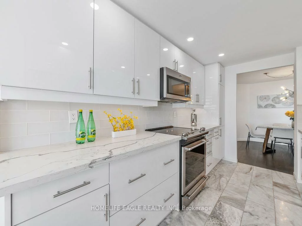 7250, Yonge, Crestwood-Springfarm-Yorkhill, Vaughan