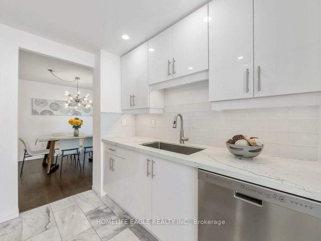 7250, Yonge, Crestwood-Springfarm-Yorkhill, Vaughan