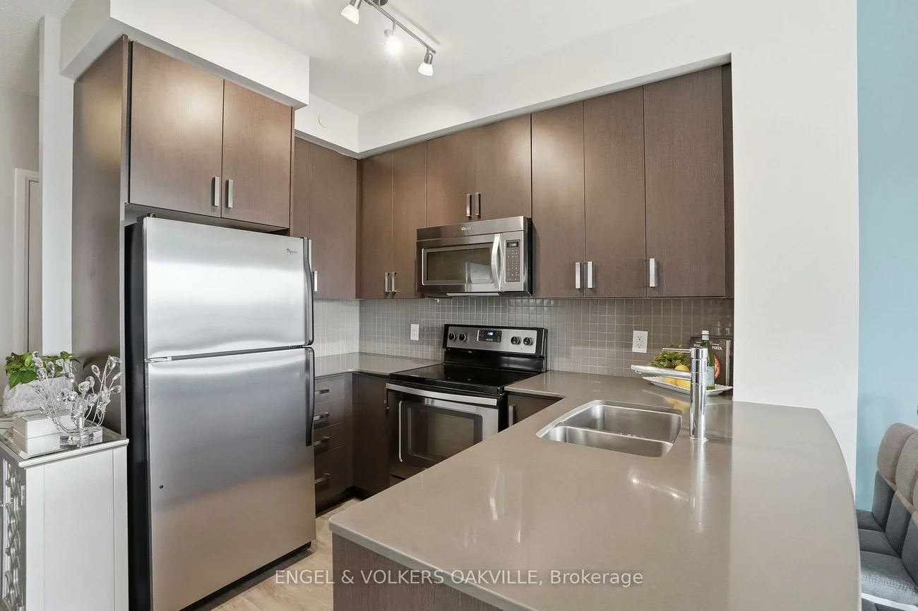 7608, Yonge, Crestwood-Springfarm-Yorkhill, Vaughan