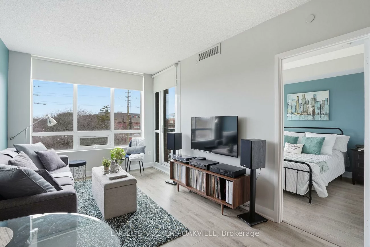 7608, Yonge, Crestwood-Springfarm-Yorkhill, Vaughan