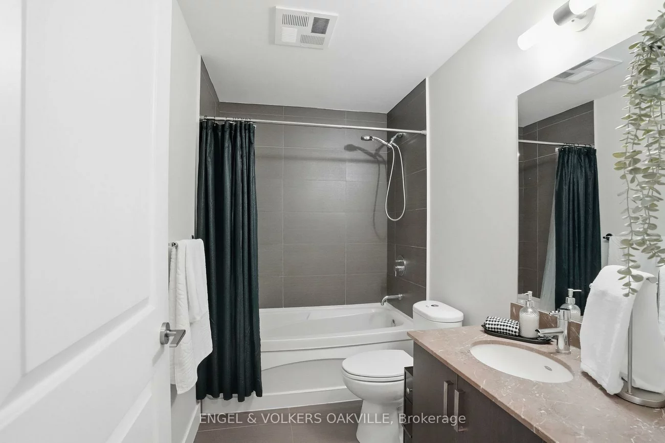 7608, Yonge, Crestwood-Springfarm-Yorkhill, Vaughan