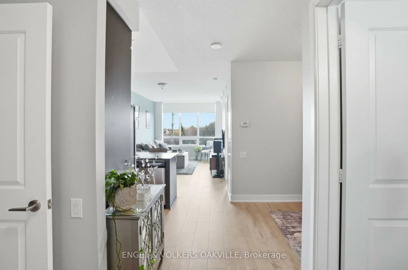 7608, Yonge, Crestwood-Springfarm-Yorkhill, Vaughan