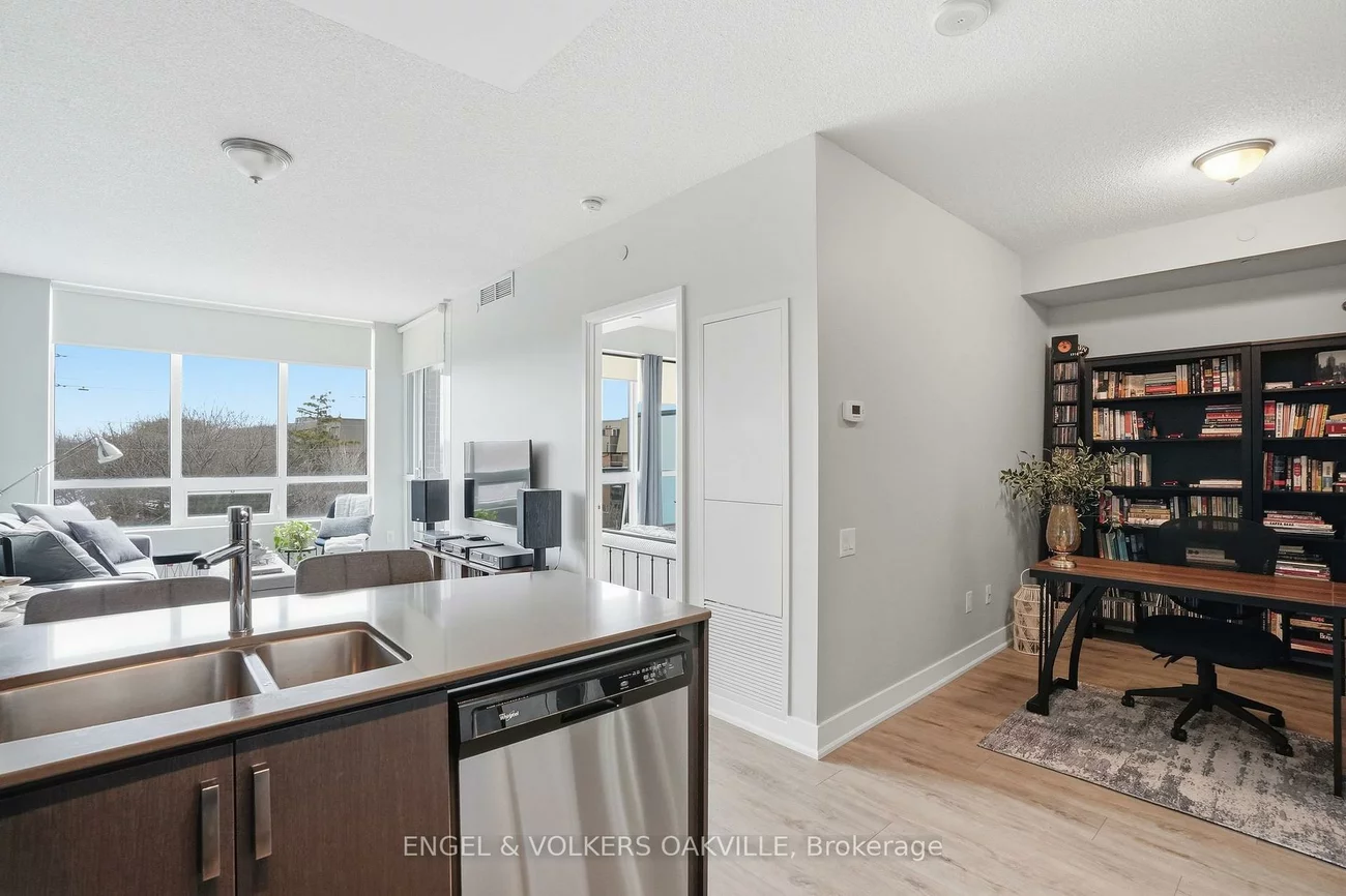 7608, Yonge, Crestwood-Springfarm-Yorkhill, Vaughan