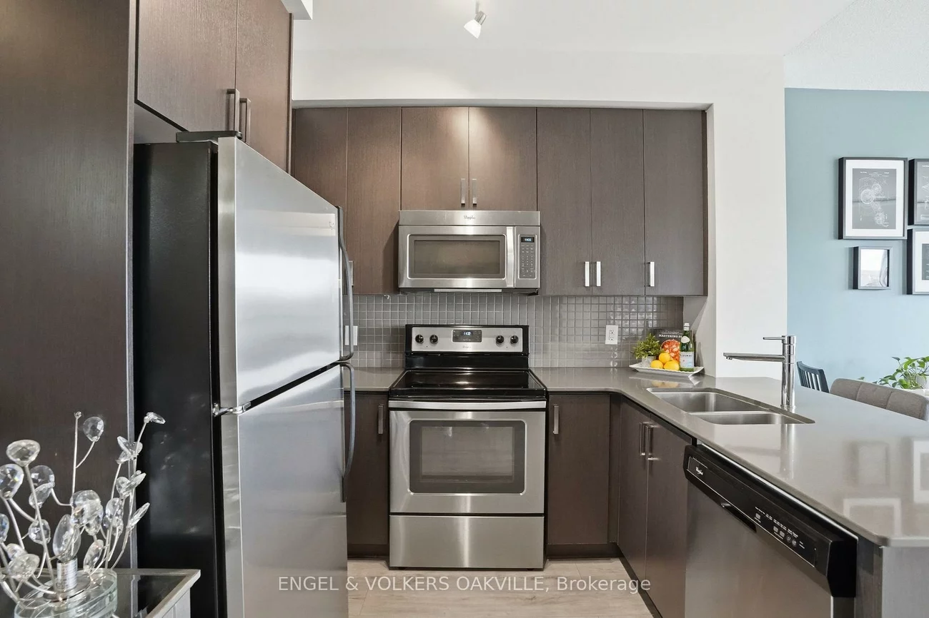 7608, Yonge, Crestwood-Springfarm-Yorkhill, Vaughan