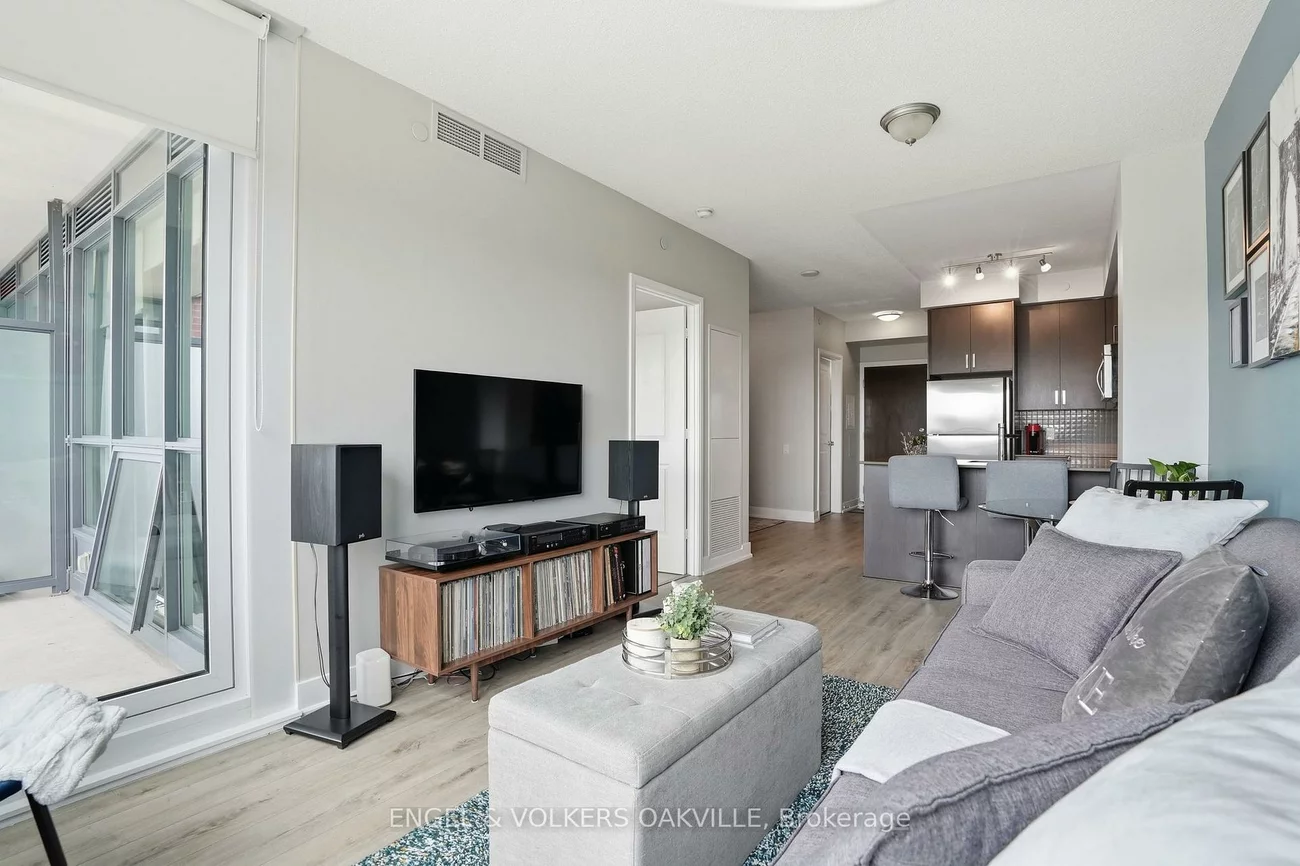 7608, Yonge, Crestwood-Springfarm-Yorkhill, Vaughan