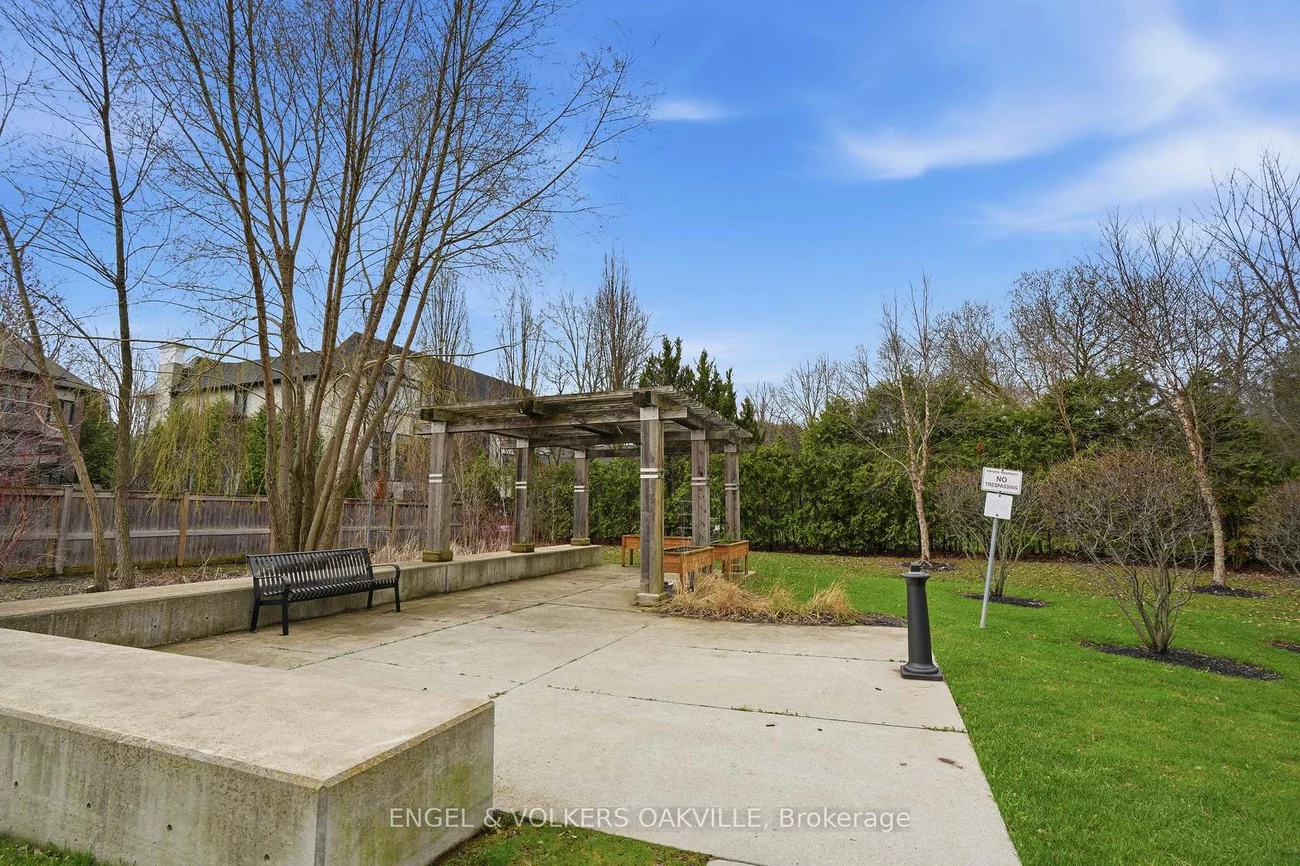 7608, Yonge, Crestwood-Springfarm-Yorkhill, Vaughan