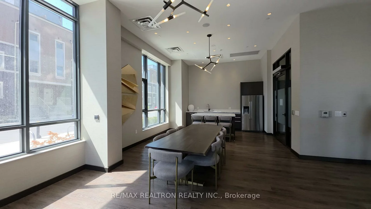 38, Honeycrisp, Vaughan Corporate Centre, Vaughan