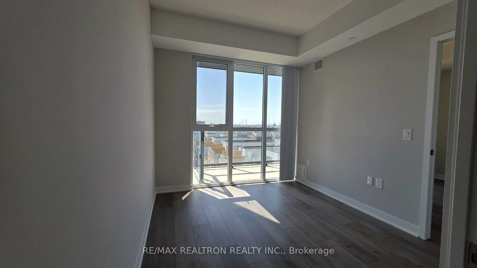 38, Honeycrisp, Vaughan Corporate Centre, Vaughan