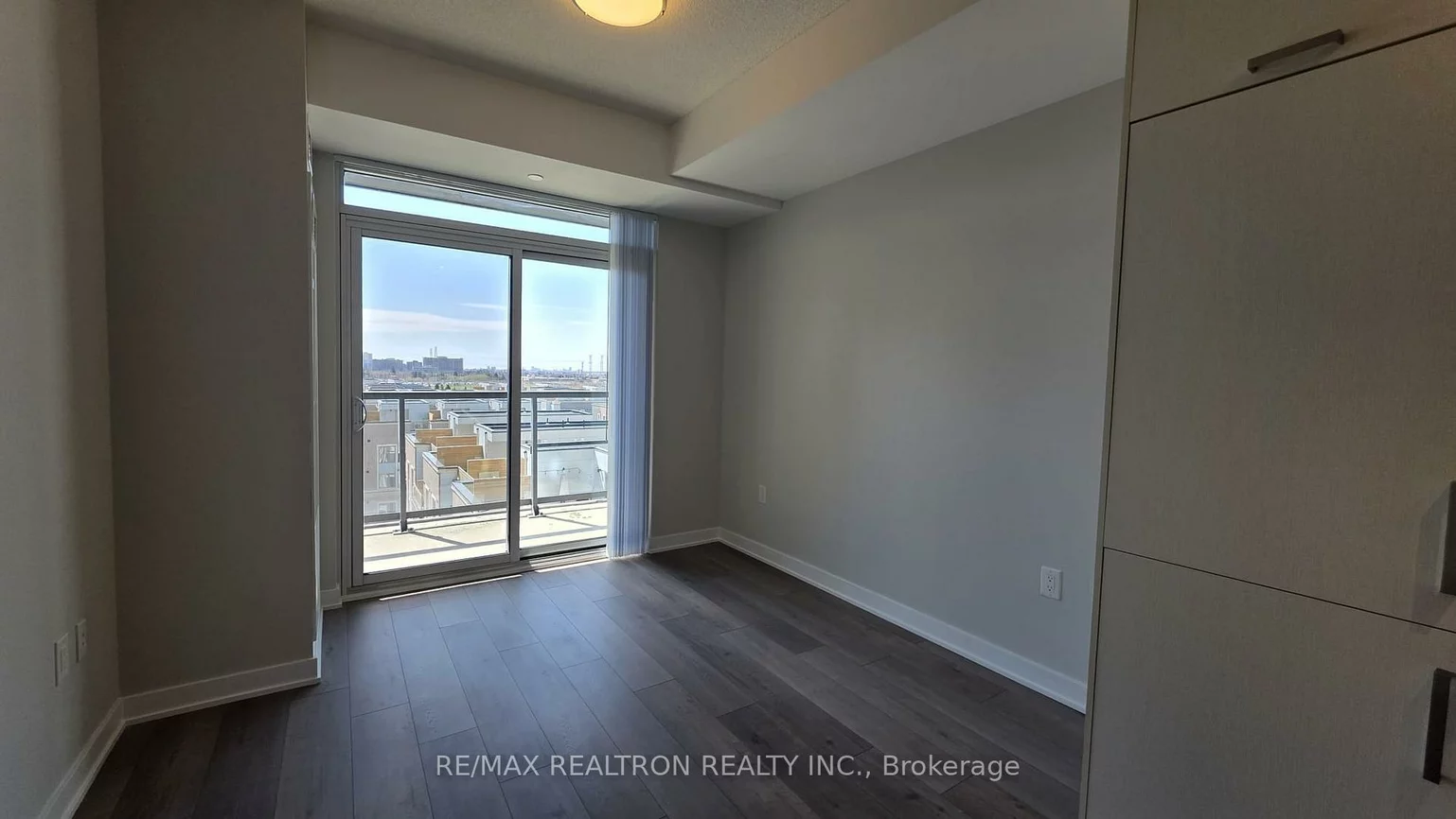 38, Honeycrisp, Vaughan Corporate Centre, Vaughan