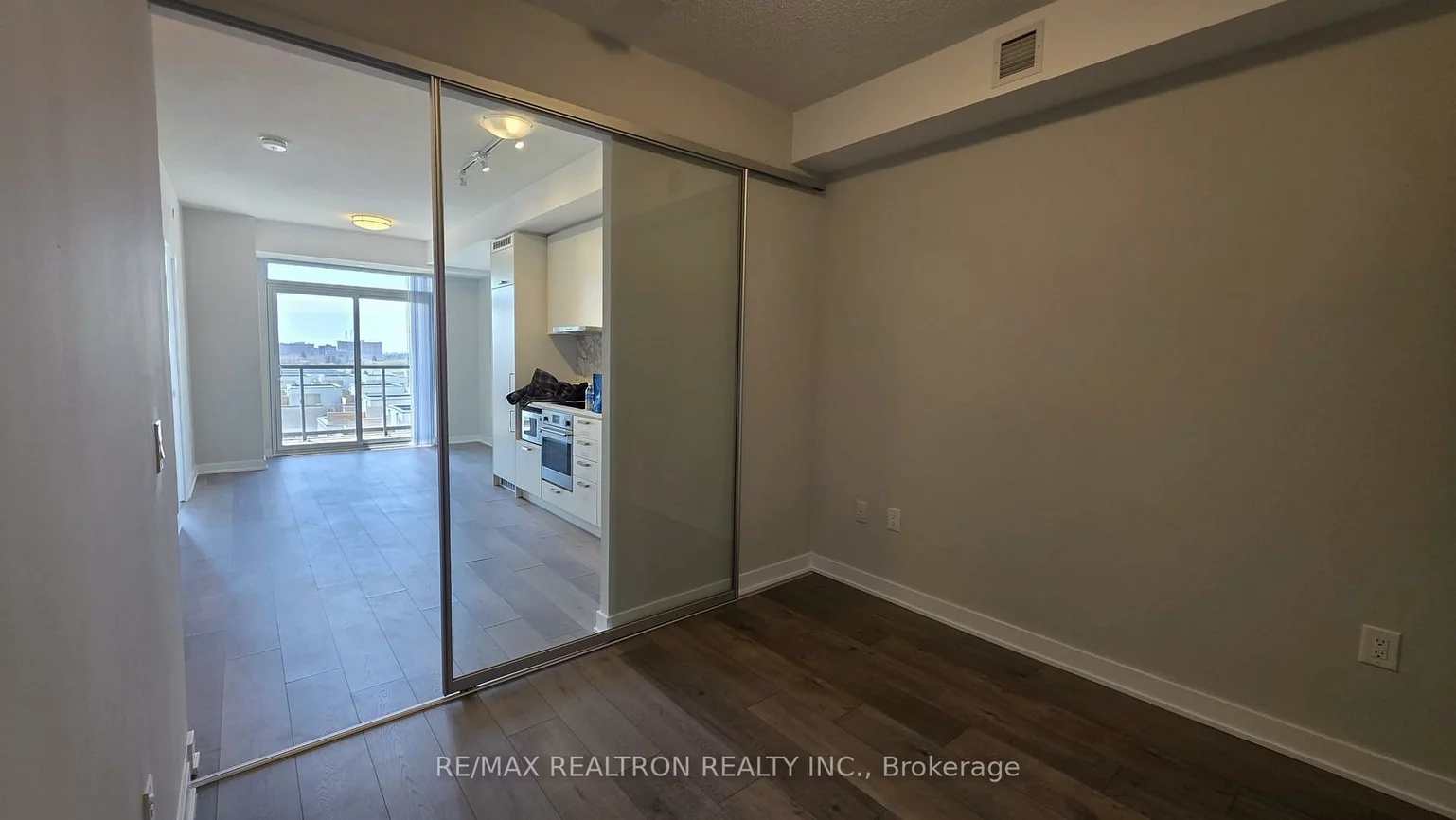 38, Honeycrisp, Vaughan Corporate Centre, Vaughan