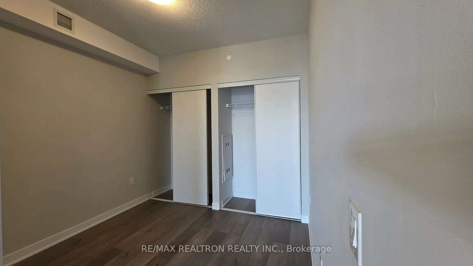 38, Honeycrisp, Vaughan Corporate Centre, Vaughan