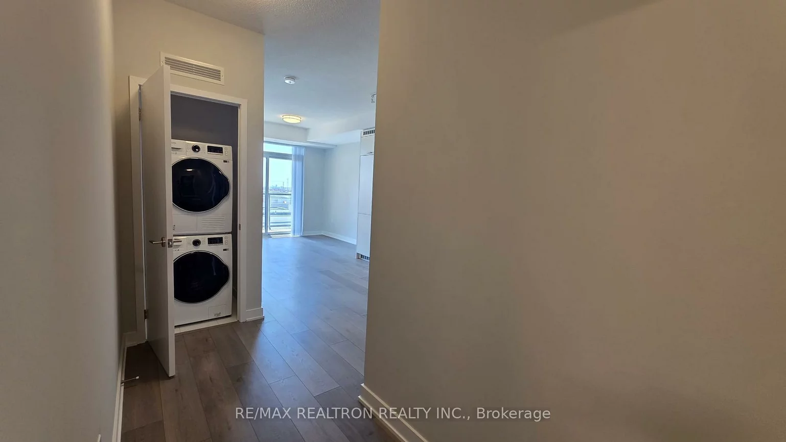 38, Honeycrisp, Vaughan Corporate Centre, Vaughan