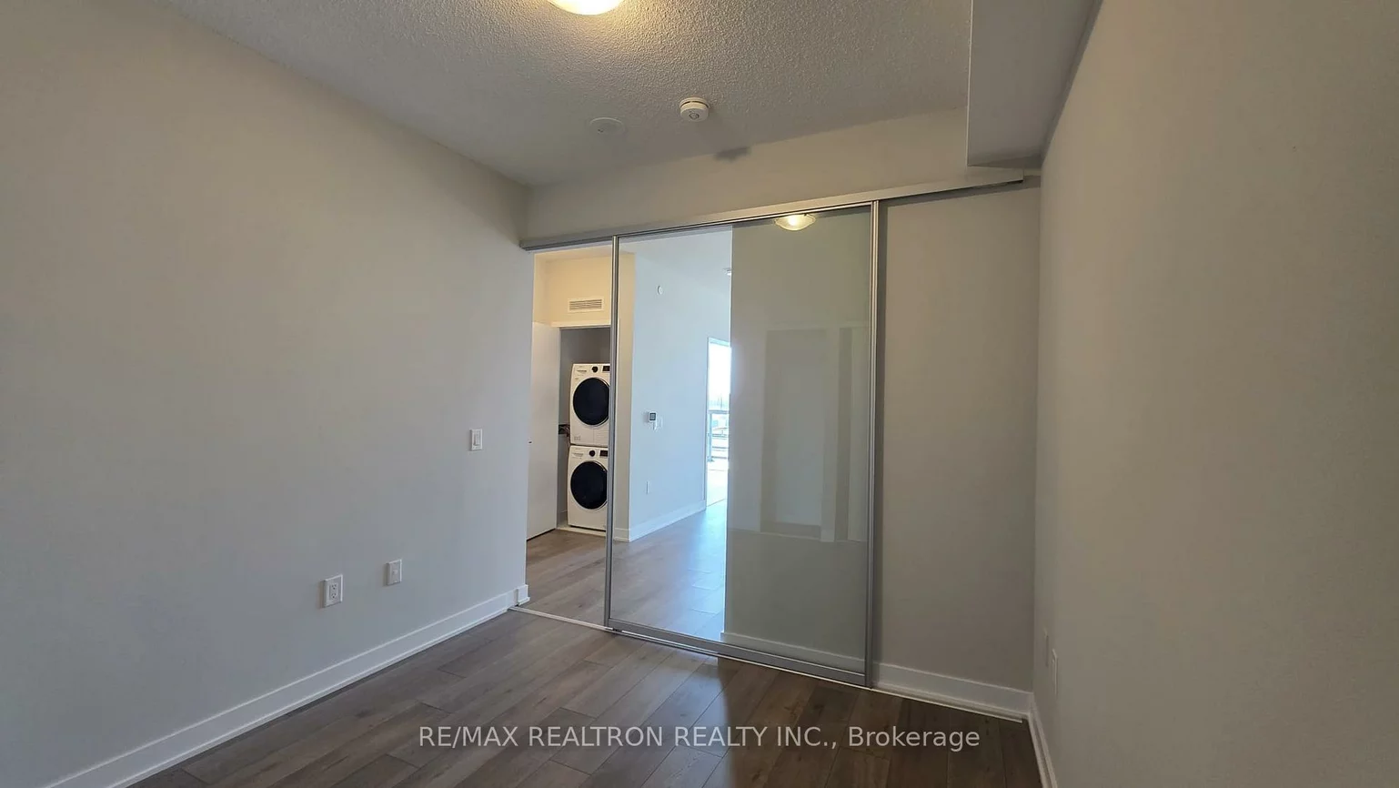 38, Honeycrisp, Vaughan Corporate Centre, Vaughan