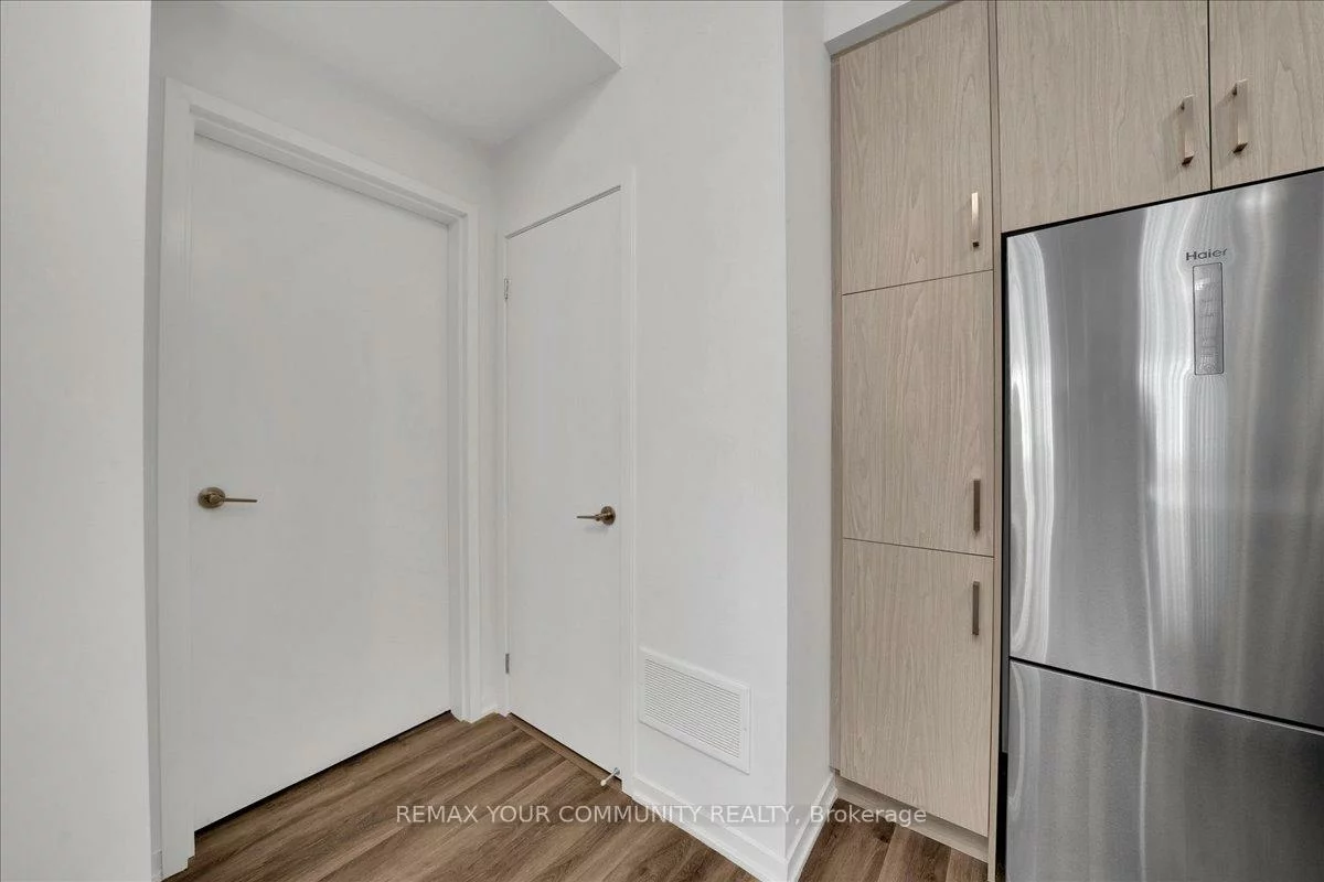 130, HONEYCRISP, Vaughan Corporate Centre, Vaughan