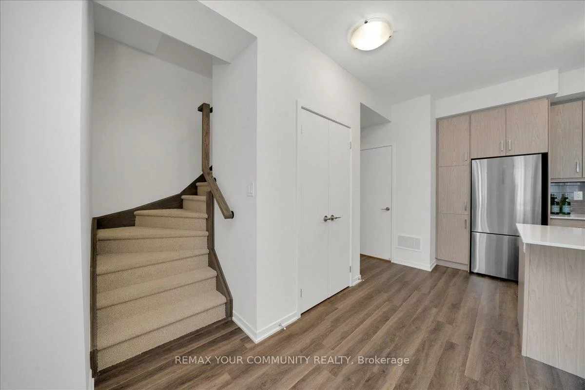 130, HONEYCRISP, Vaughan Corporate Centre, Vaughan