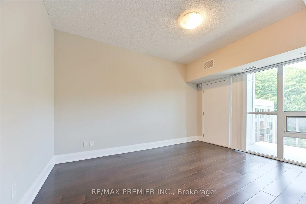 8302, Islington, Islington Woods, Vaughan