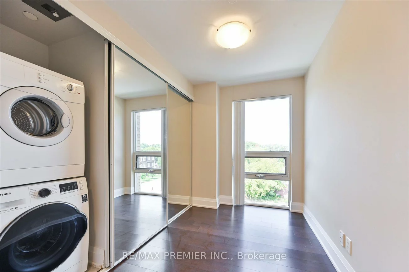 8302, Islington, Islington Woods, Vaughan