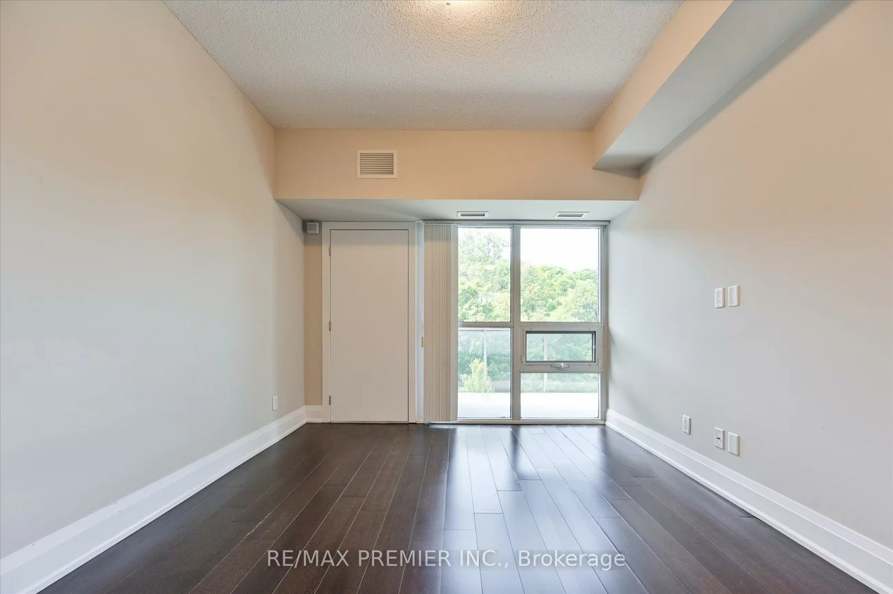 8302, Islington, Islington Woods, Vaughan