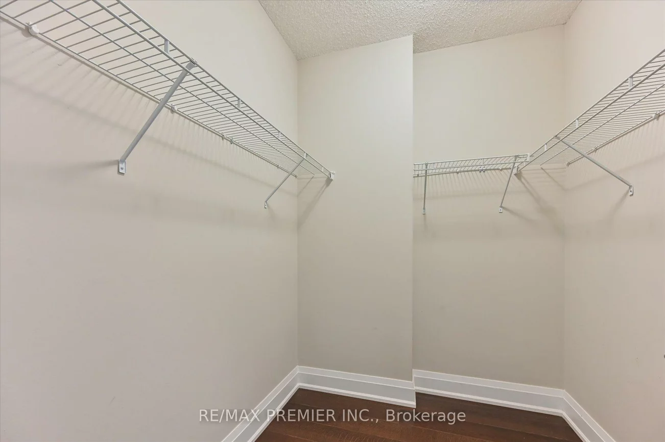 8302, Islington, Islington Woods, Vaughan