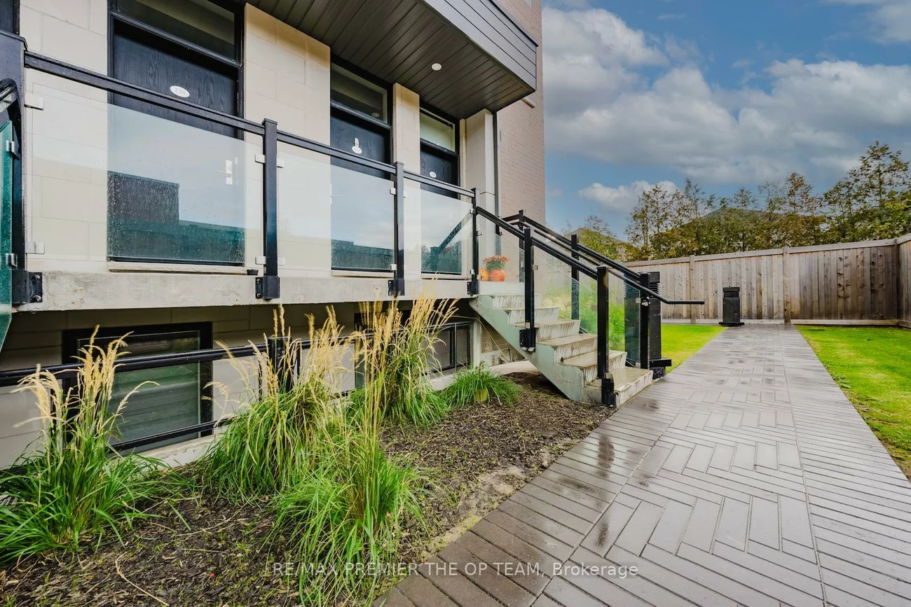 9580, Islington, Sonoma Heights, Vaughan