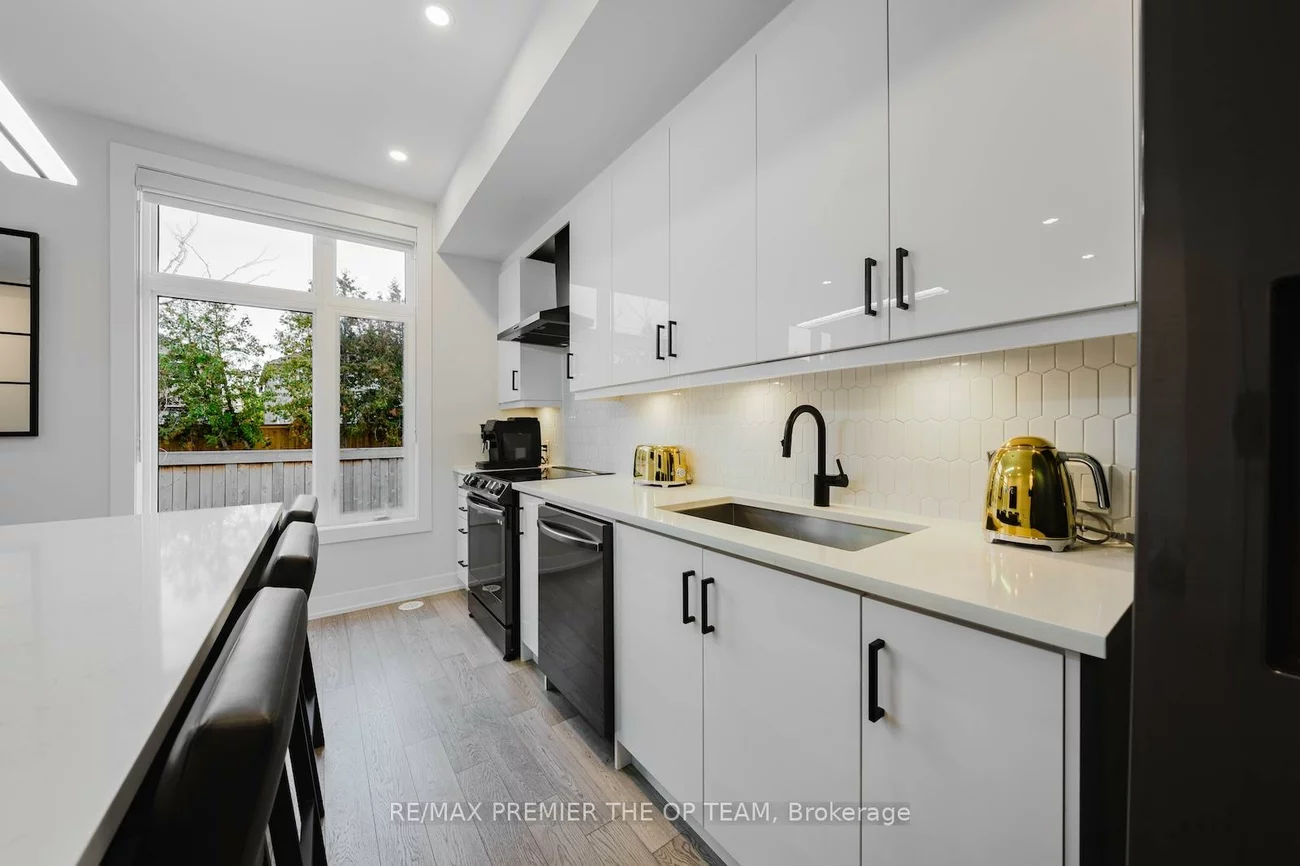 9580, Islington, Sonoma Heights, Vaughan