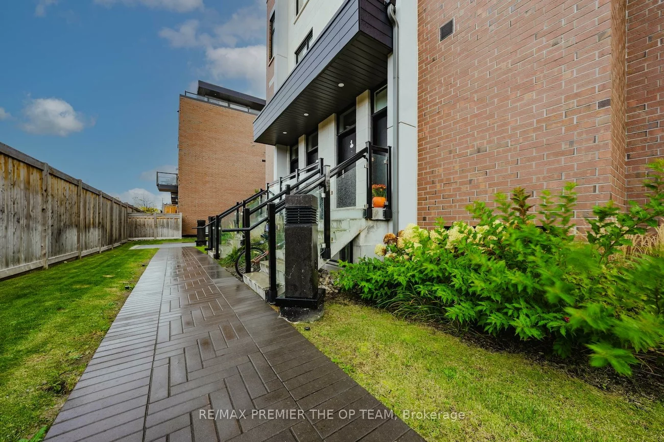 9580, Islington, Sonoma Heights, Vaughan