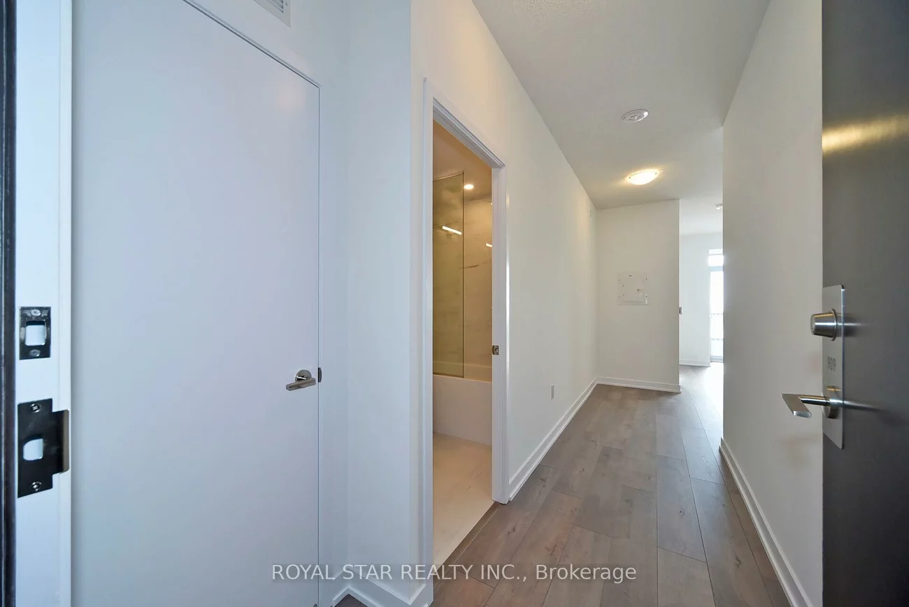 10, Honeycrisp, Vaughan Corporate Centre, Vaughan