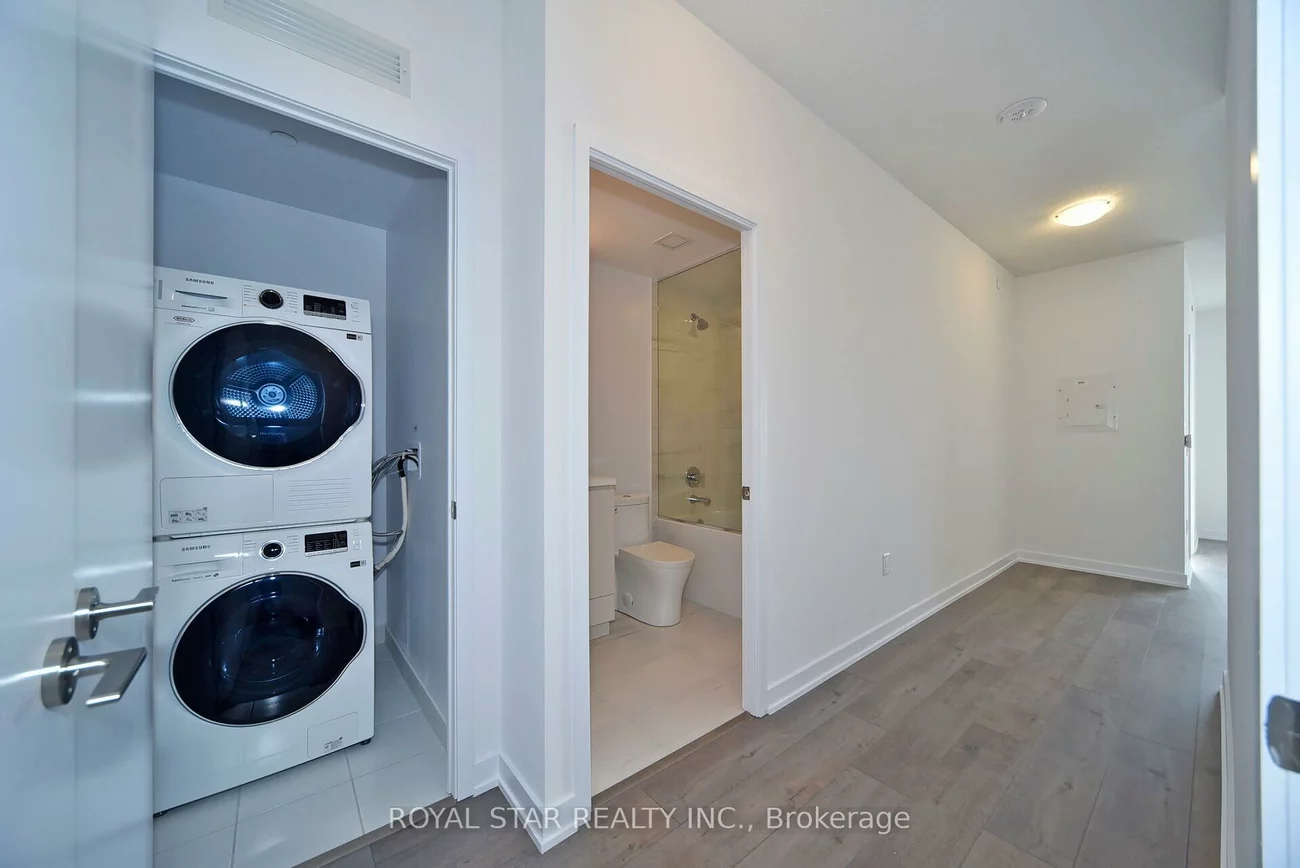 10, Honeycrisp, Vaughan Corporate Centre, Vaughan