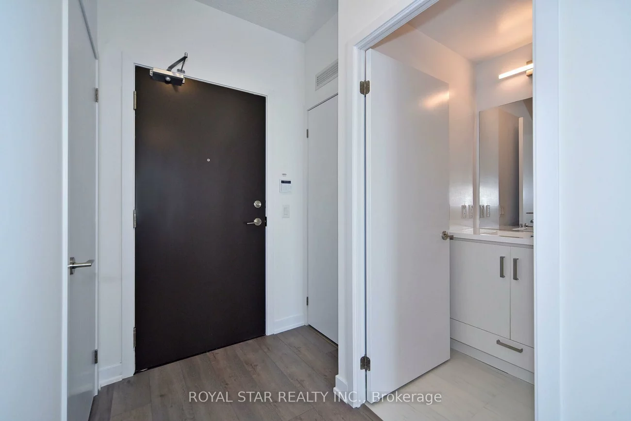 10, Honeycrisp, Vaughan Corporate Centre, Vaughan