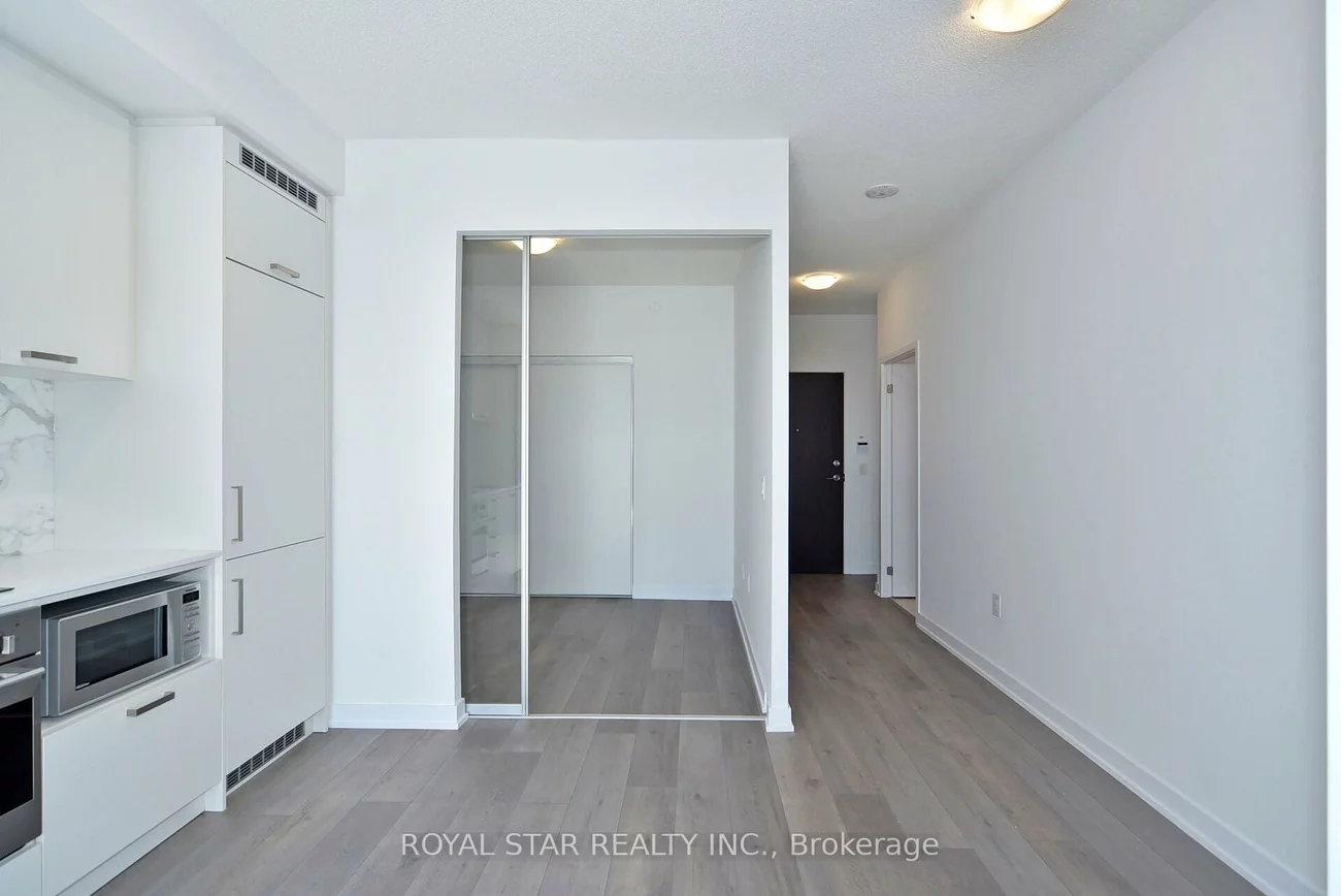 10, Honeycrisp, Vaughan Corporate Centre, Vaughan