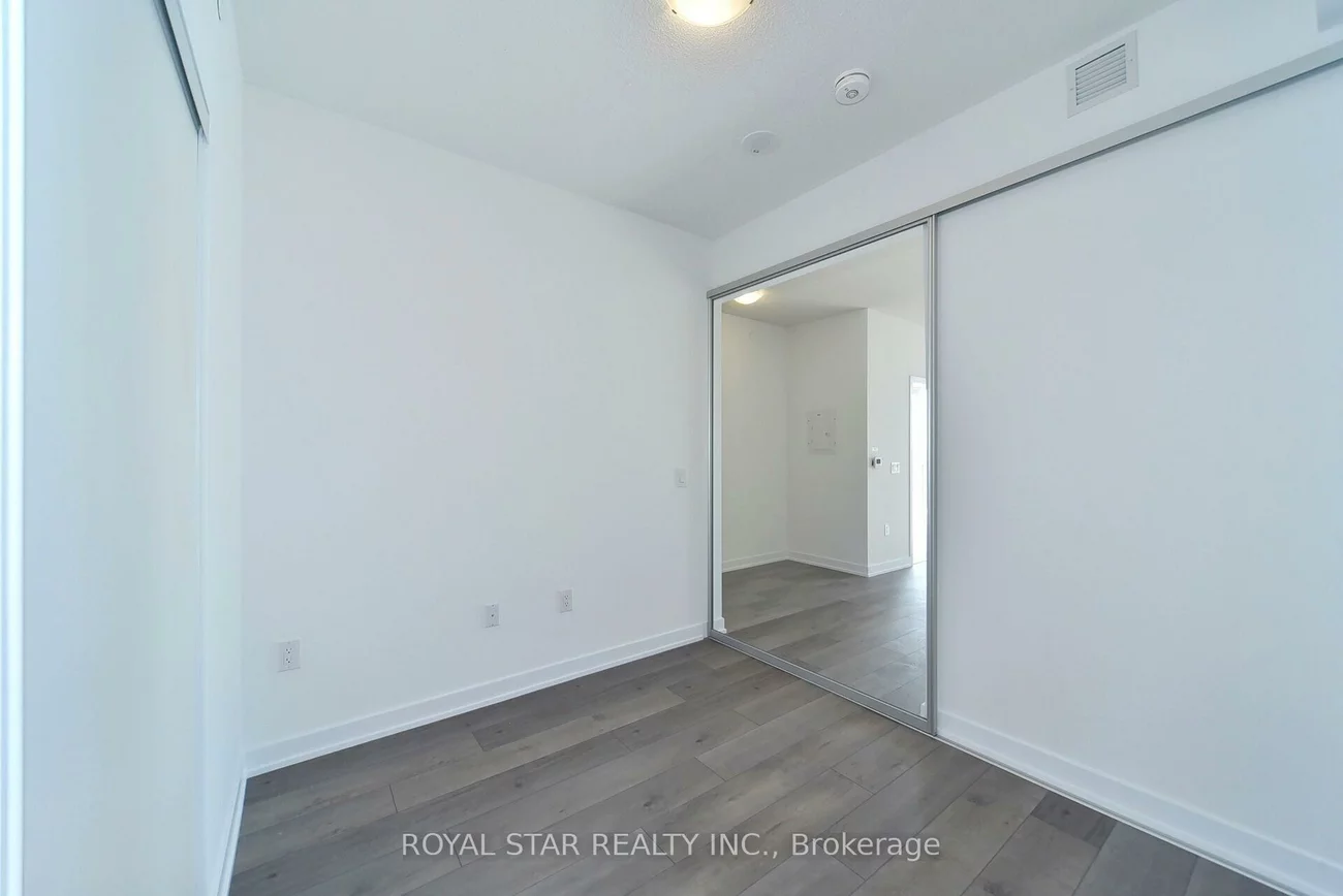 10, Honeycrisp, Vaughan Corporate Centre, Vaughan