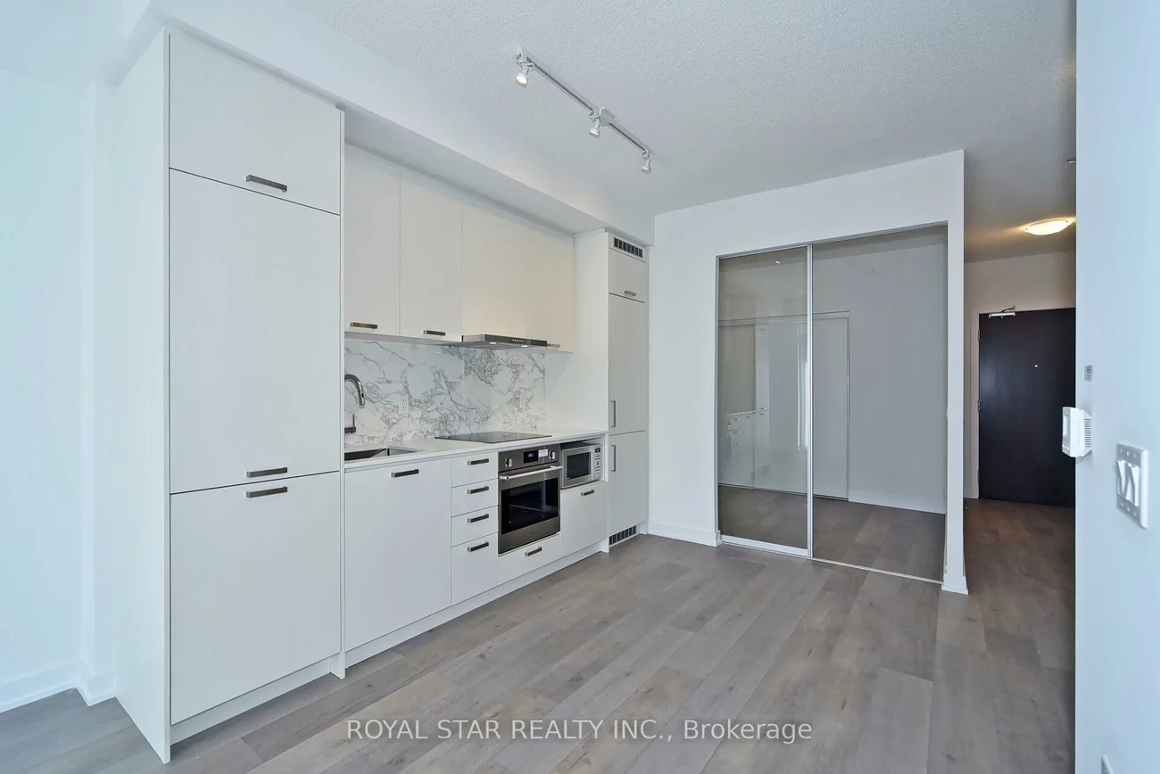 10, Honeycrisp, Vaughan Corporate Centre, Vaughan
