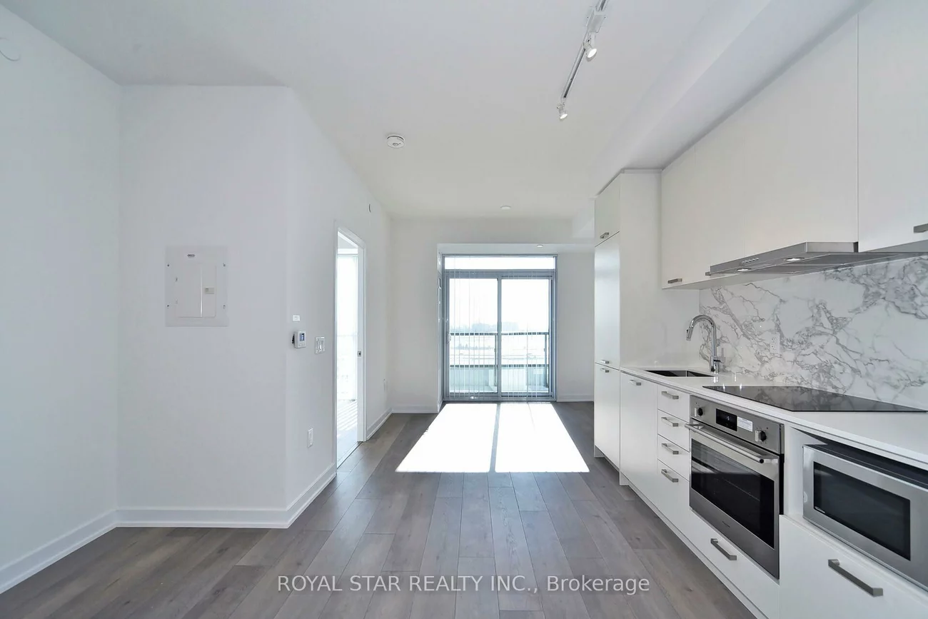 10, Honeycrisp, Vaughan Corporate Centre, Vaughan
