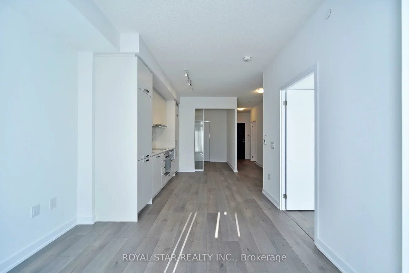 10, Honeycrisp, Vaughan Corporate Centre, Vaughan