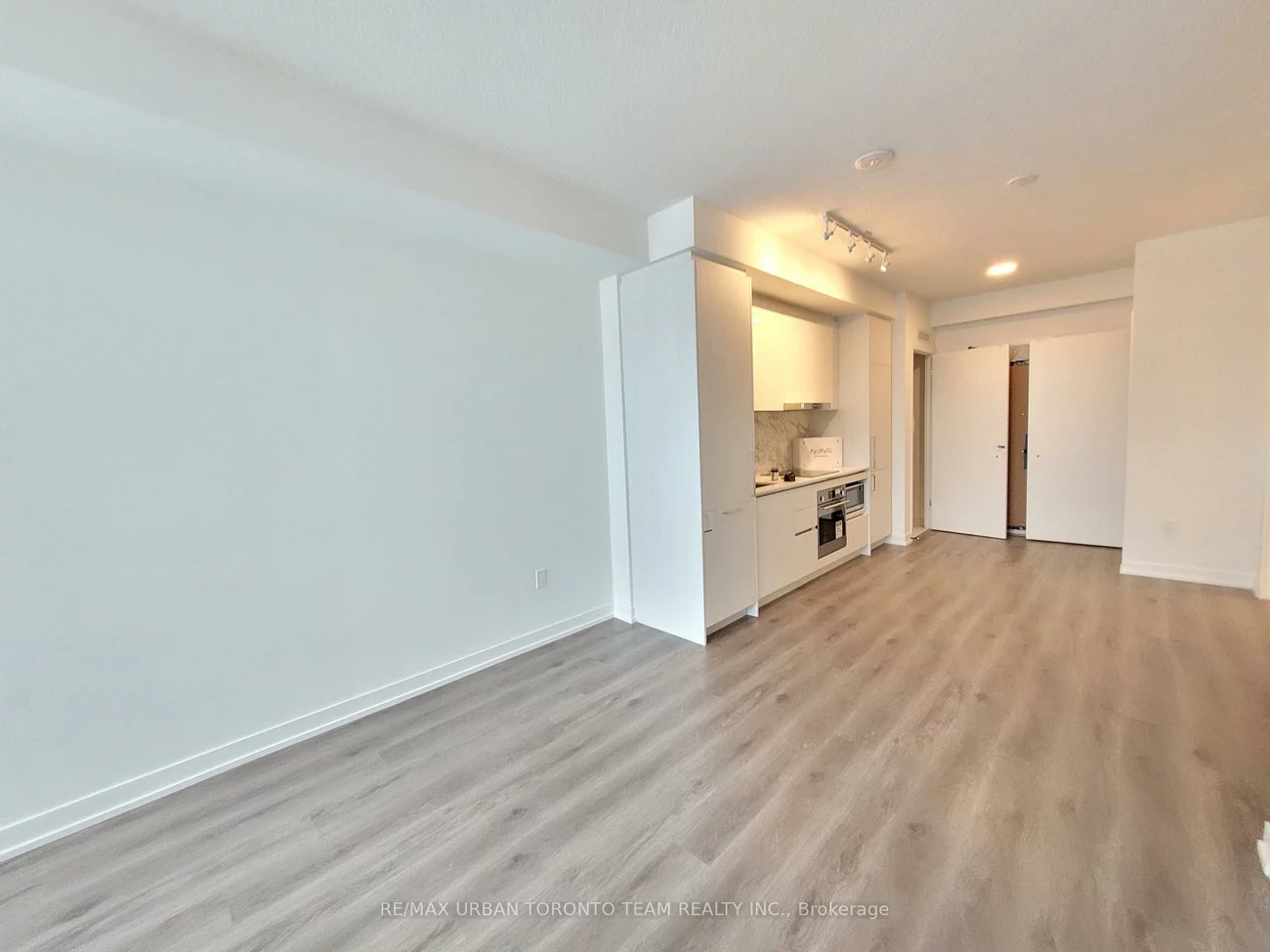 225, Commerce, Vaughan Corporate Centre, Vaughan