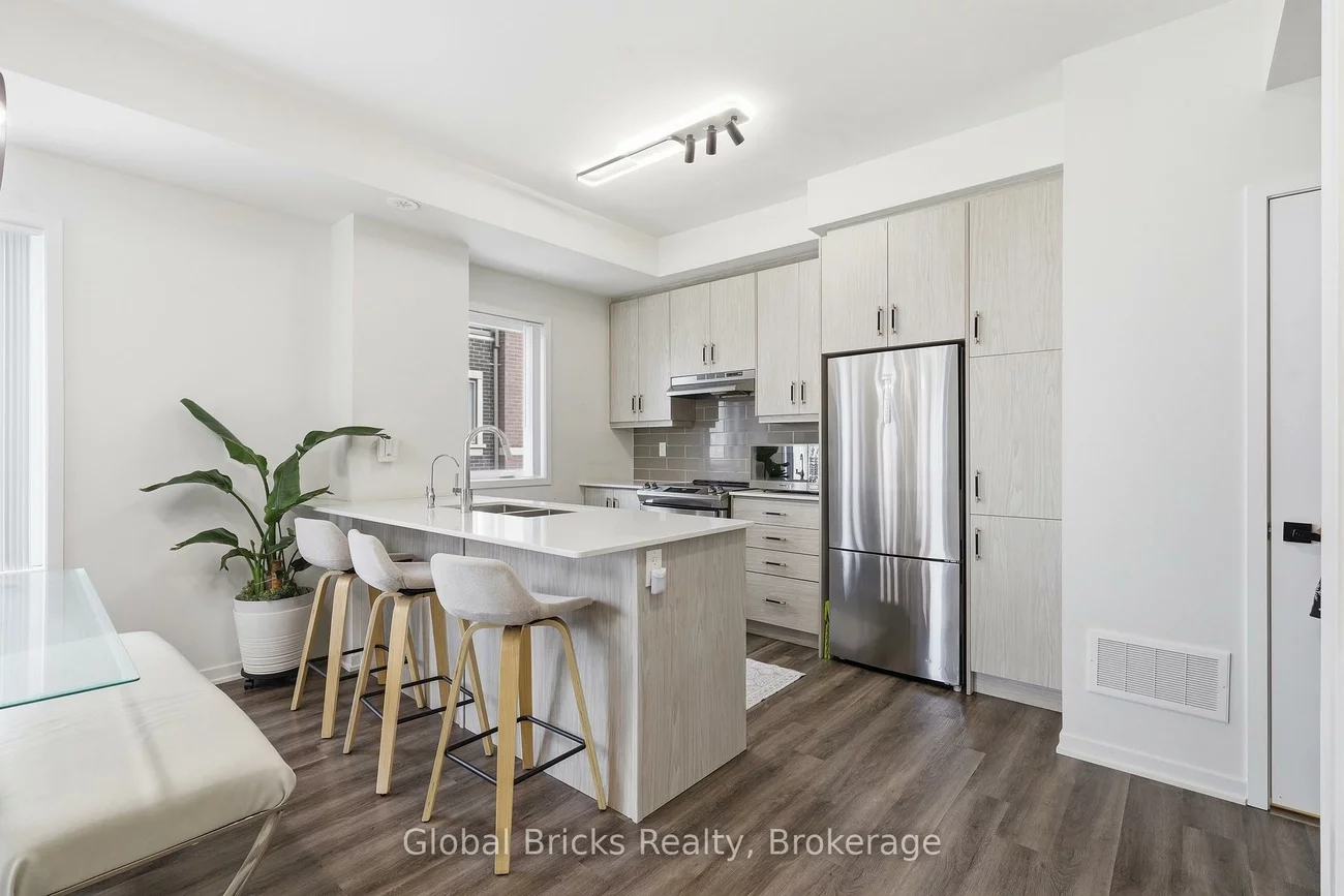 131, Honeycrisp, Vaughan Corporate Centre, Vaughan