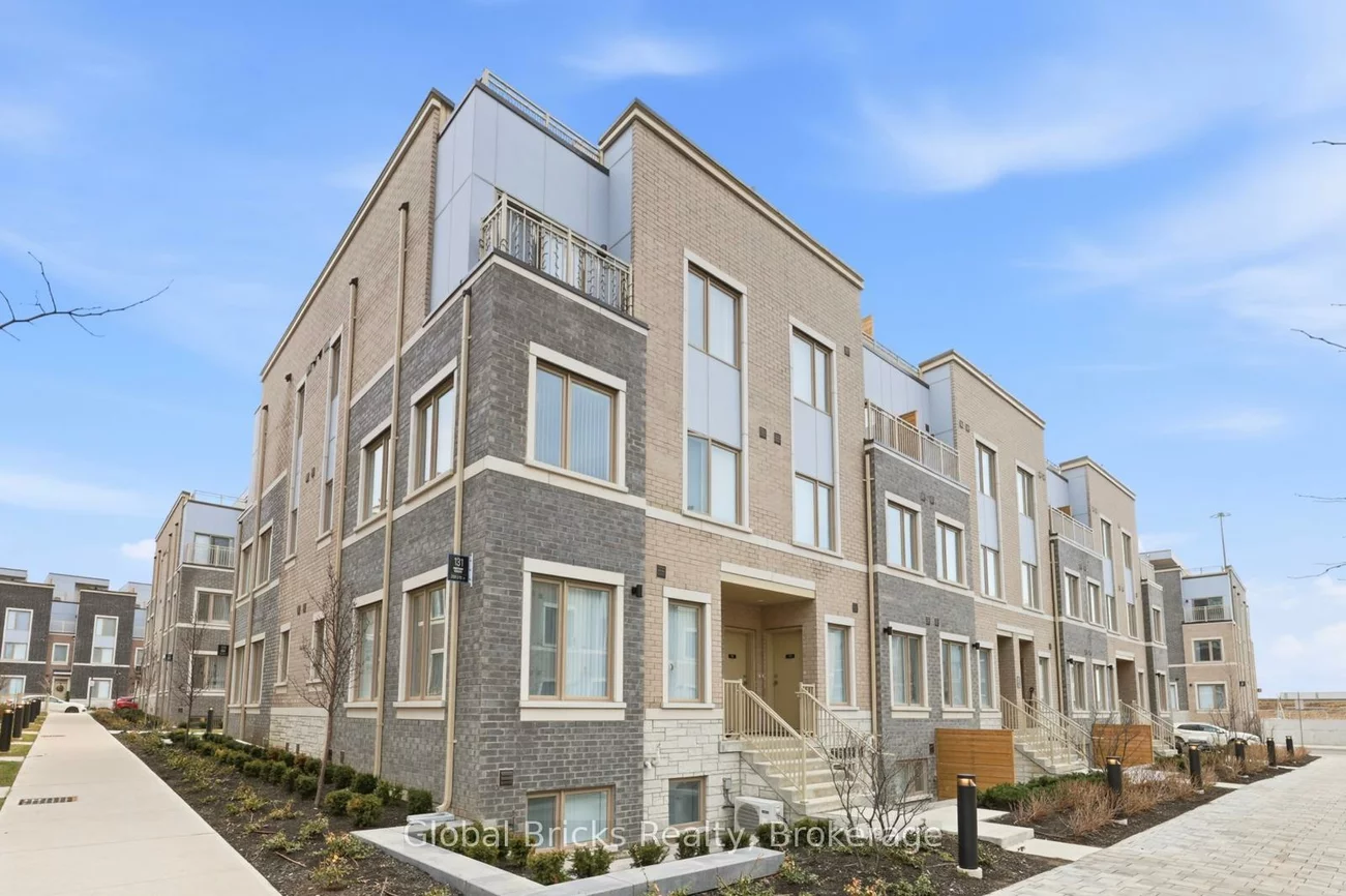 131, Honeycrisp, Vaughan Corporate Centre, Vaughan