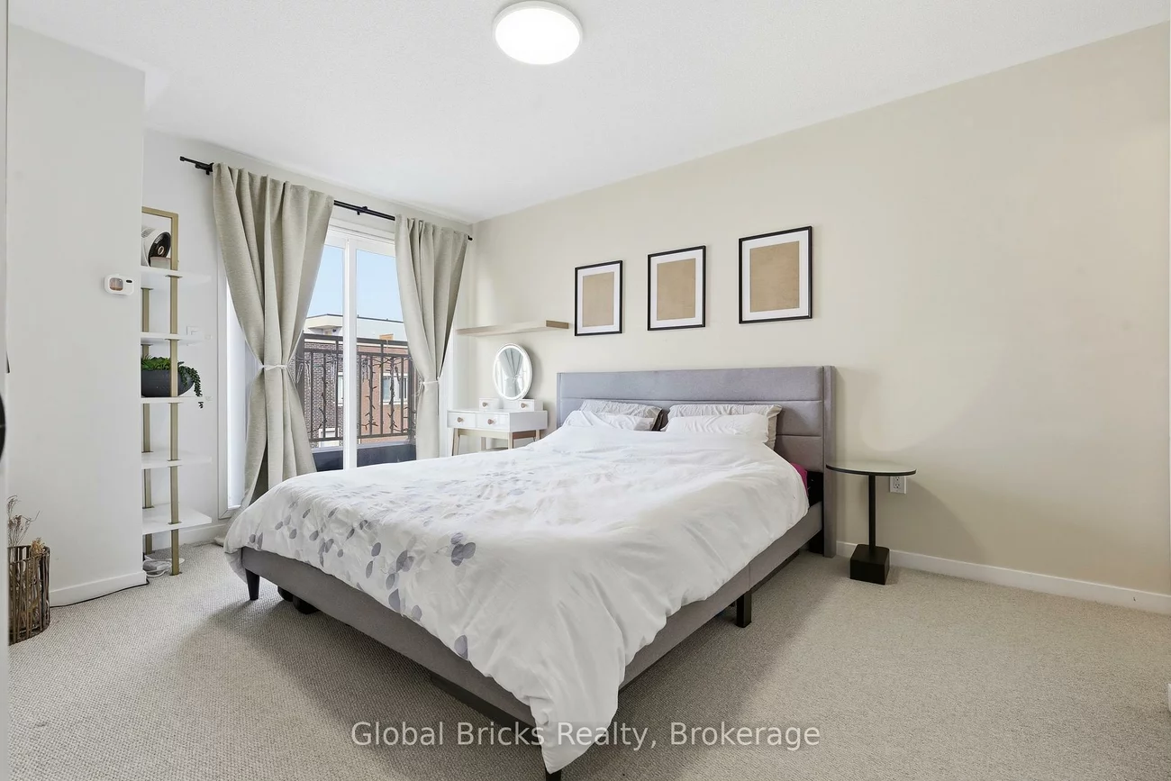 131, Honeycrisp, Vaughan Corporate Centre, Vaughan