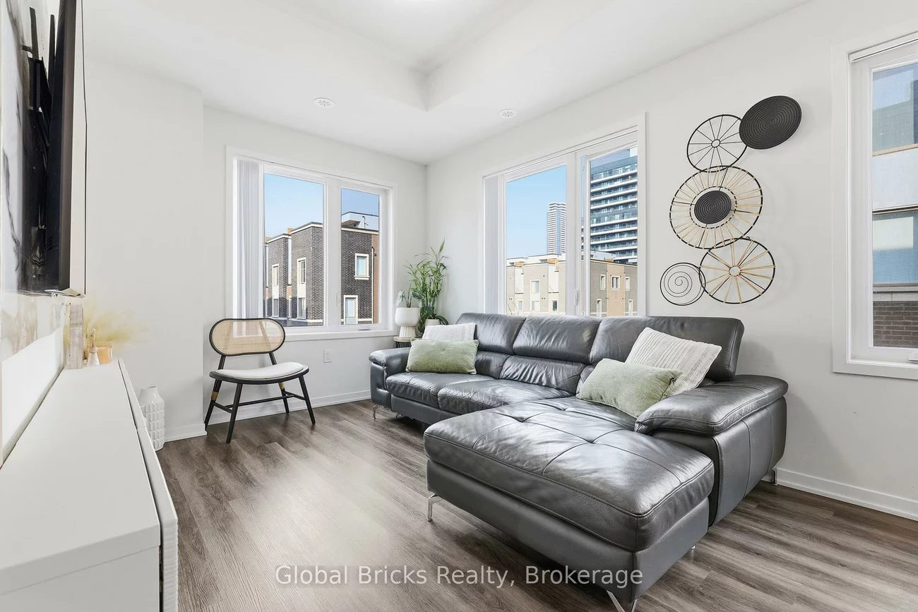 131, Honeycrisp, Vaughan Corporate Centre, Vaughan