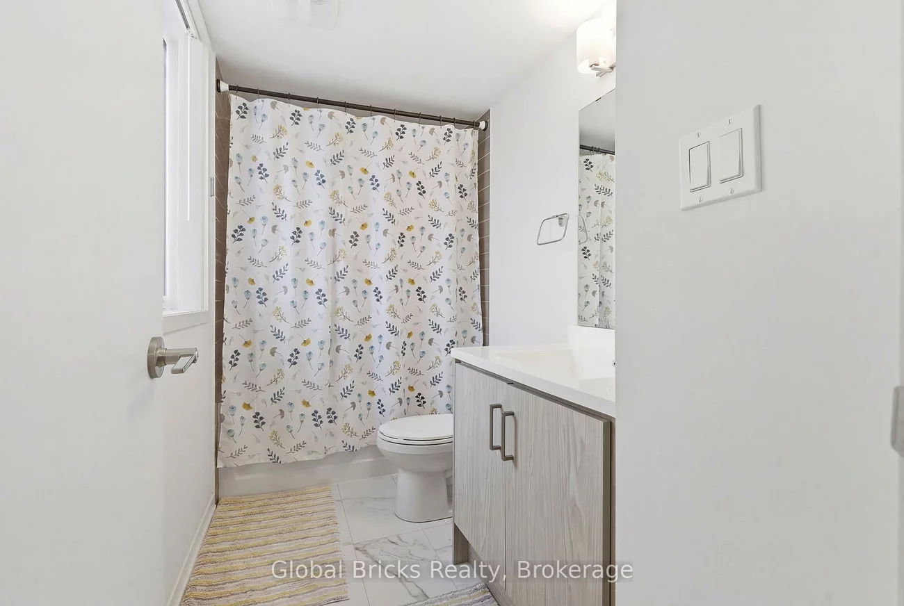 131, Honeycrisp, Vaughan Corporate Centre, Vaughan
